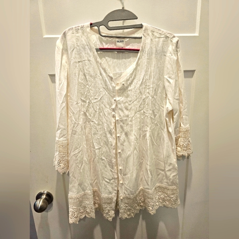 Blair White Button-Front Tunic Crochet Lace Trim 3/4 Sleeve Top Womenās Small